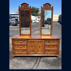 🎁BEAUTIFUL VINTAGE DRESSER/2 MIRRORS- SOLID WOOD- 9 DRAWERS🎁