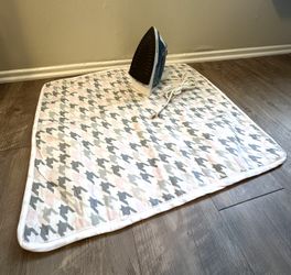 BLACK+DECKER Steam Iron + Gorilla Grip Ironing Mat