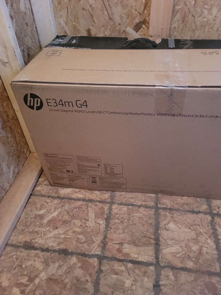 HP E34m G4 34" WQHD Curved USB-C Conferencing Monitor