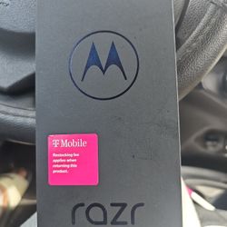 Motorola Razr New $300