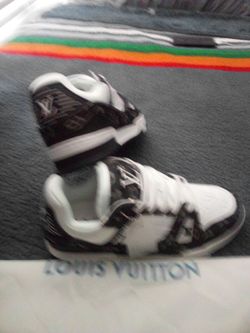LV TRAINERS SIZE 9