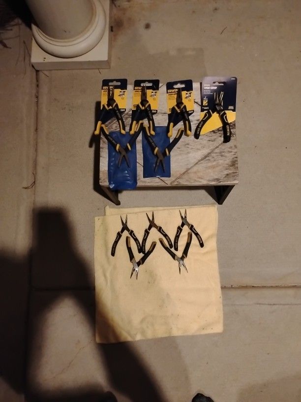8-6" Needle Nose Pliers 3 Brand New 5 Slightly Used 2-6" Bent Nose Pliers Brand New 1"6 Flat Hed Pliers Slightly Used