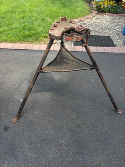 Rigid Tristand Portable Pipe Vise