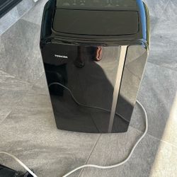 Toshiba 13,500 BTU / 10,000 SACC SMART WI-FI PORTABLE AIR CONDITIONER and Dehumidifier with Remote