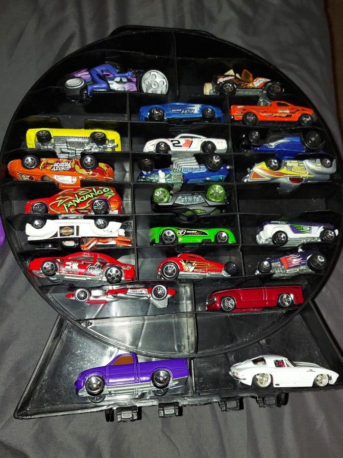 Hot Wheels Lot with case