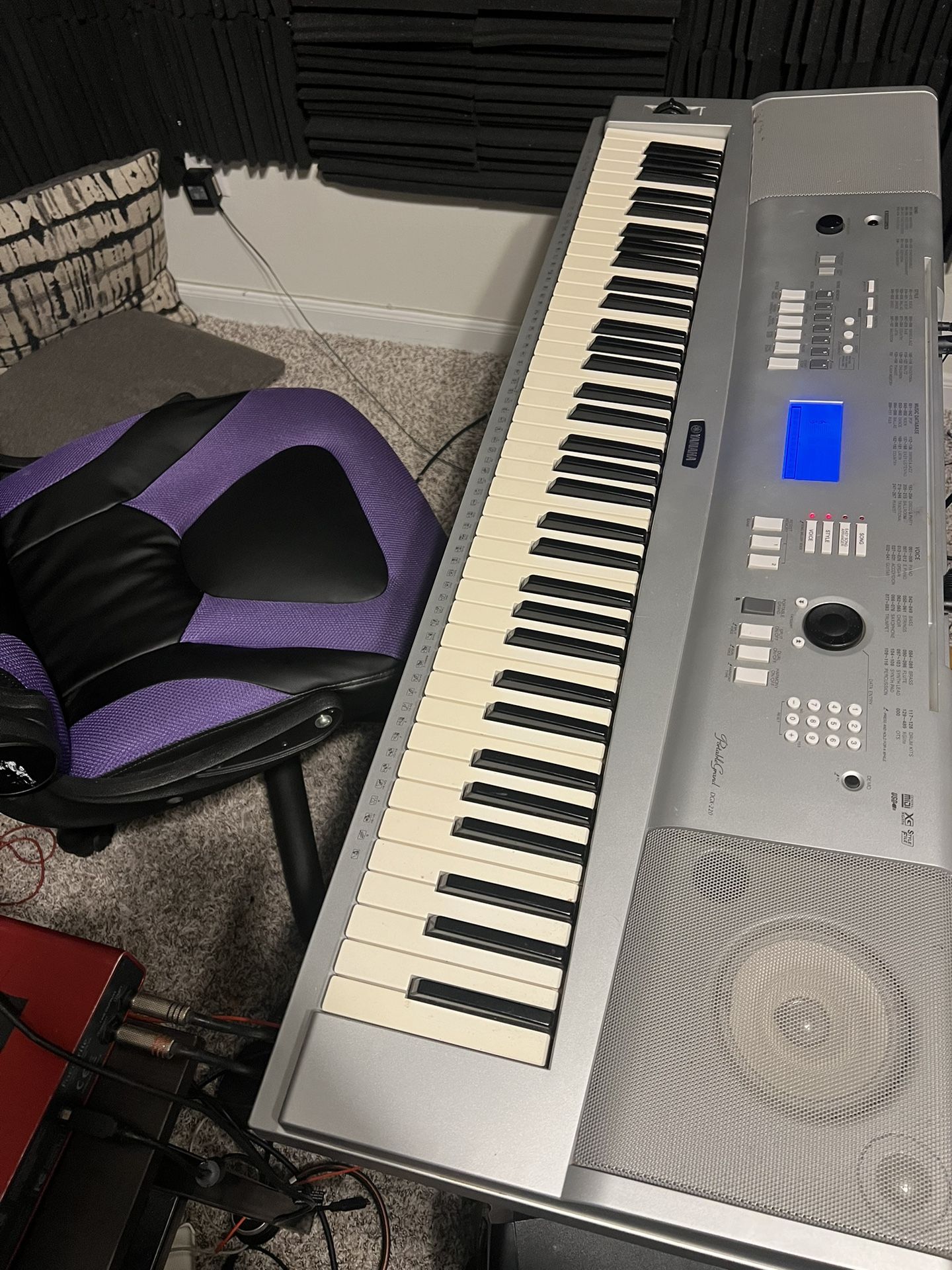 Yamaha DGX 220 Keyboard 