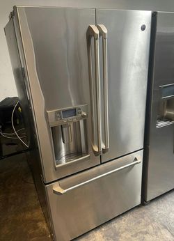 Stainless Steel 4-Door French Door Fridge with Ice Maker