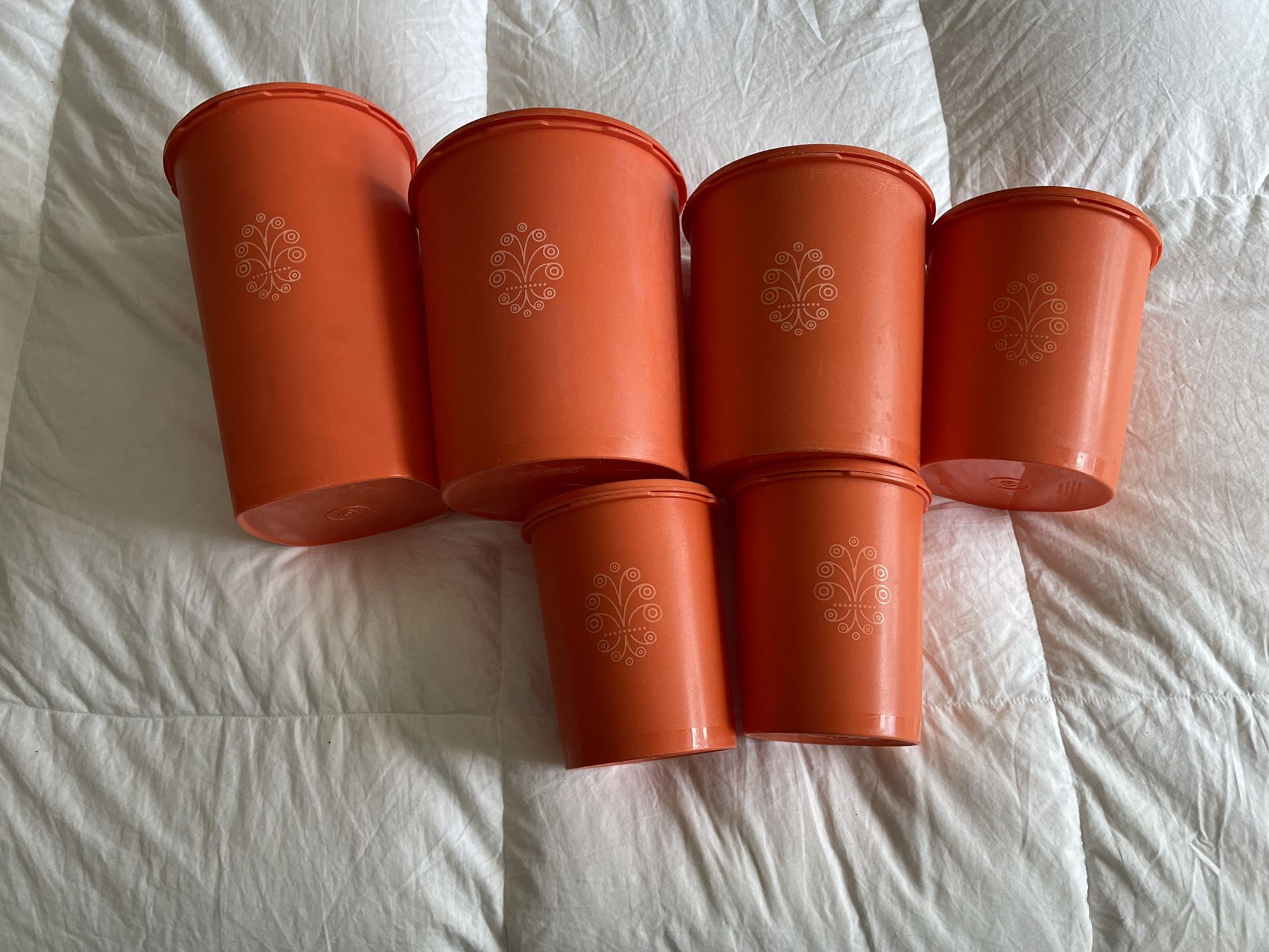Tupperware Vintage Orange Kitchen Canister Set - 6 canisters for flour,  sugar, etc for Sale in Roselle, IL - OfferUp
