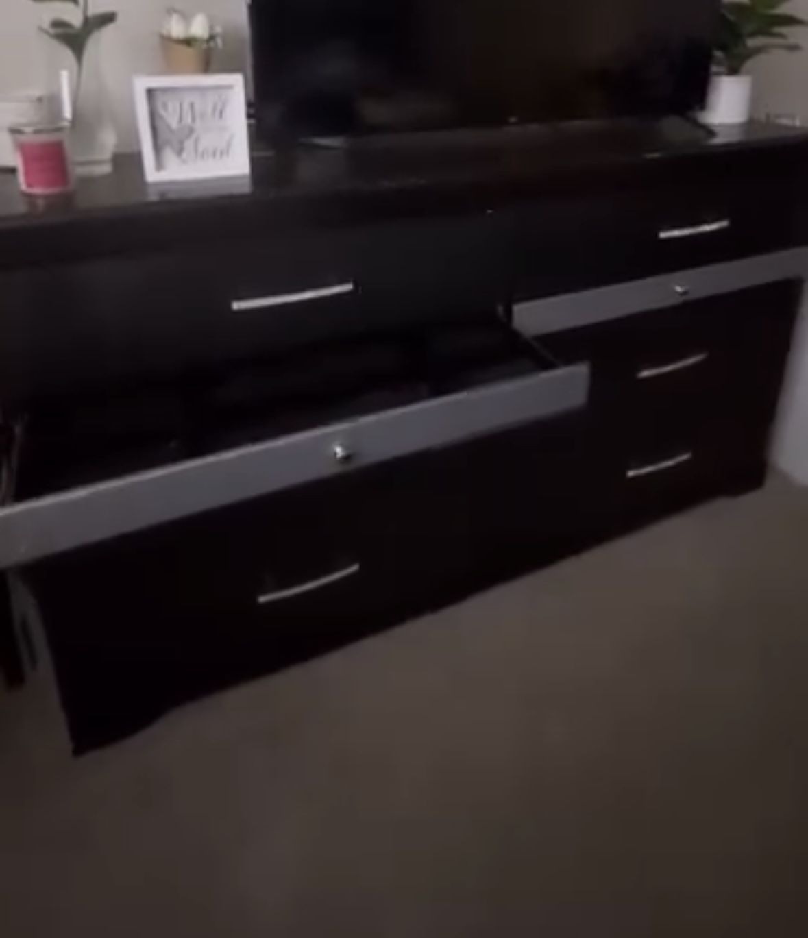 Queen Sized Bed Frame & Large Dresser 6 Drawer