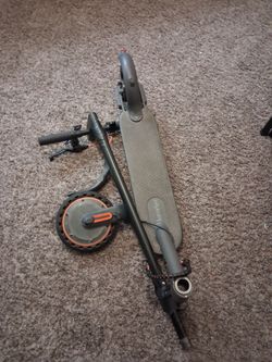 Aovowheel electric scooter *PARTS* color black model E085 and foldable