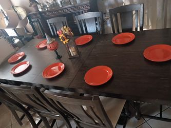 Comedor de ocho sillas en buenas condiciones