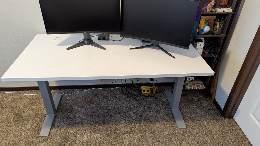 Adjustable Sit/Stand Desk