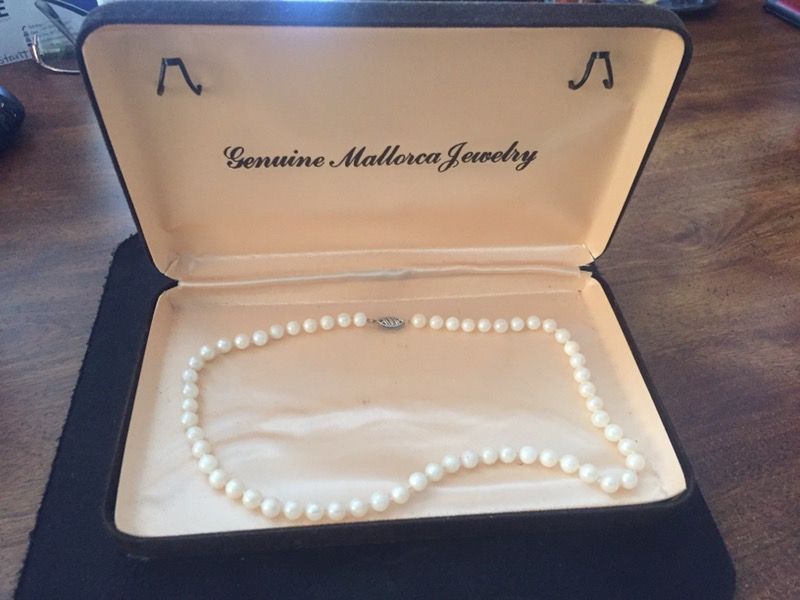 Genuine Mallorca Pearl Necklace with original Case NEW PRICE today Sunday