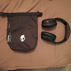 Skullcandy Crusher ANC 2 wireless headphones. 