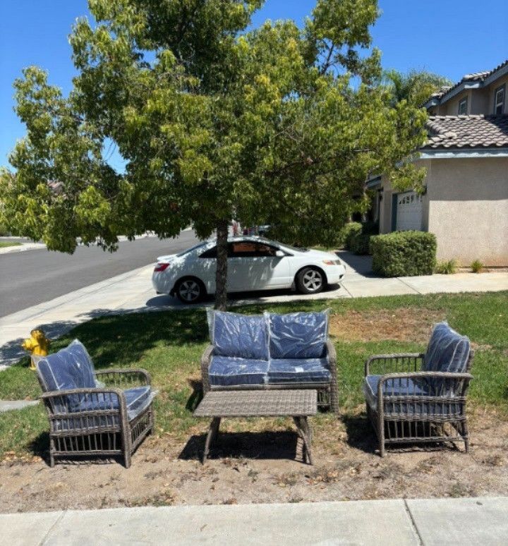 Four Piece Patio Set Brand New Patio Outdoor Furniture Extra Thick Cushions Brand New Patio Outdoor Sofa 🆕