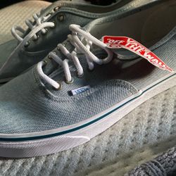 VANS Size M 9.5/ W 11