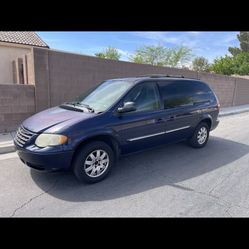 2005 Chrysler Town & Country