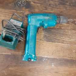 Makita 9.6 Volt Drill With Charger Needs Battery
