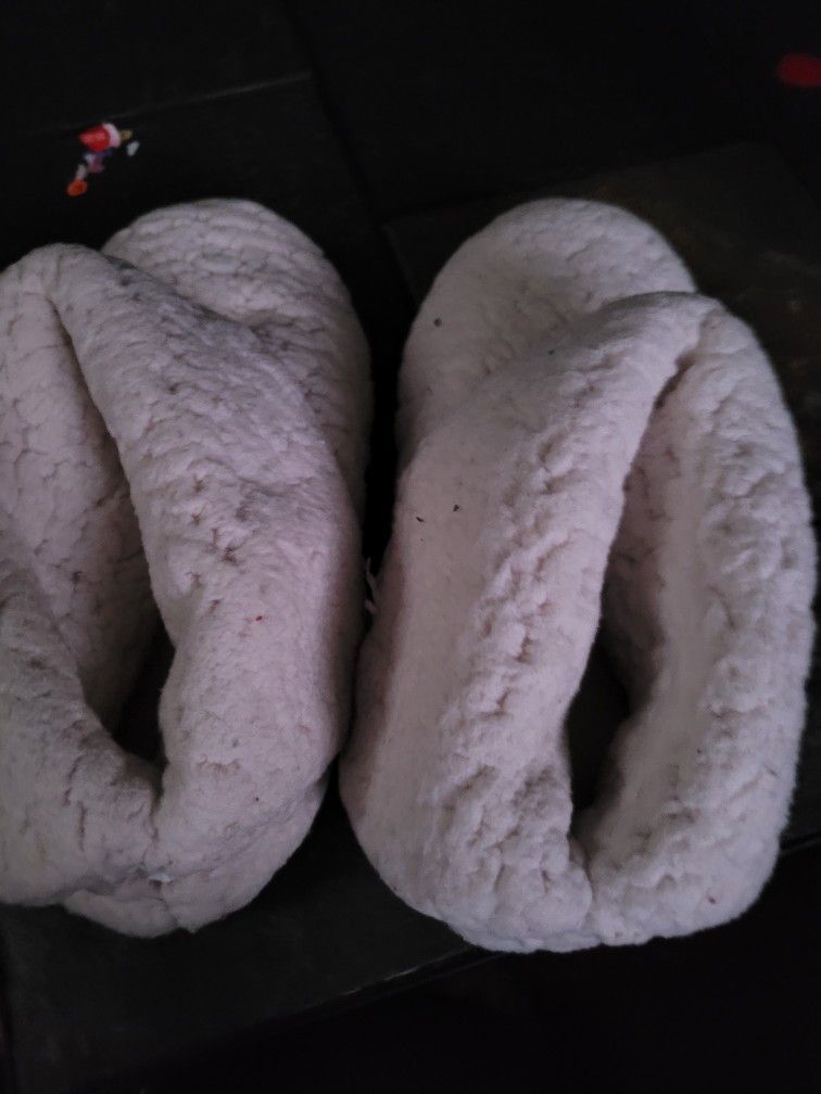 Comfy Womens Size 7-8 Slippers Sale!!