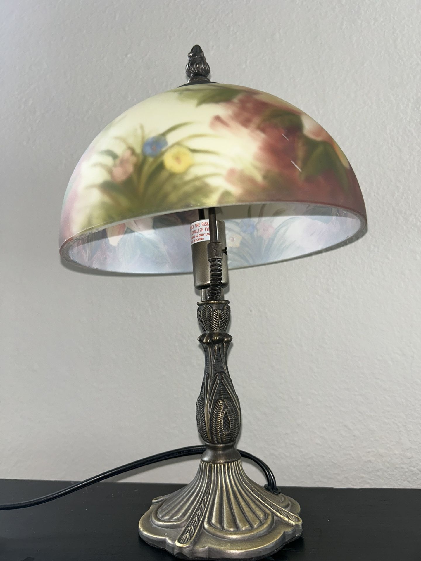 Vintage-Style Floral Glass Table Lamp