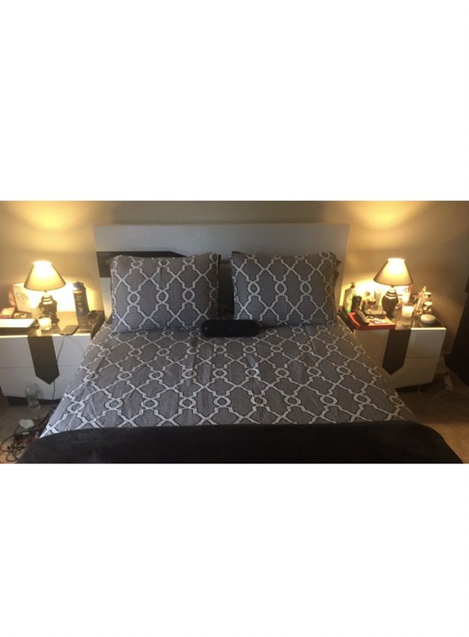 Queen bedroom set