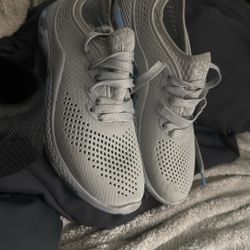 Crocs LiteRide 360 Pacer sneakers Women’s Size 6