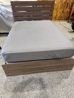 Coaster Home Furnishings Brantford Queen Panel Bed in a barrel oak finish.