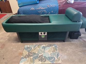 Hydrotherapy massage table