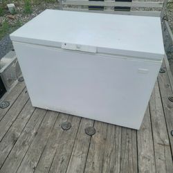 CHEST FREEZER 