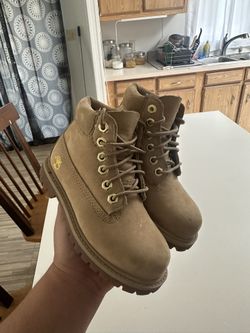 Kids Timberlands 10C!