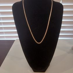 BRAND NEW SILVER NECKLACE & 18-20 INCHES LONG......😁😊😍