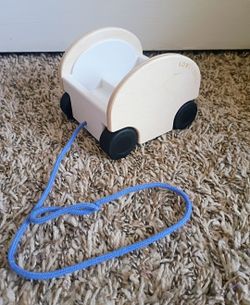 Lovevery Pull Car