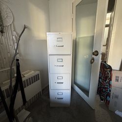 Metal Filing Cabinet – 4 Drawers