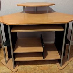 FREE !!Computer Desk w/Slide Out Keyboard Holder