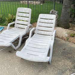 Pool Seats 