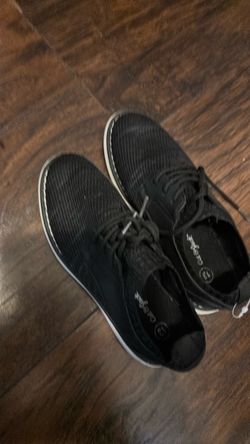 Tenis shoes size 13 for child