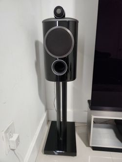 Bowers and Wilkins 805D4 With Stand
