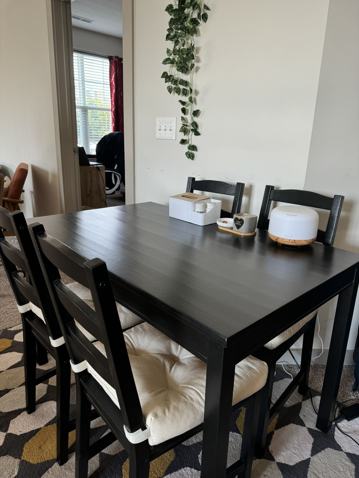 Dinning Table With 4 Chairs