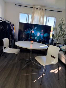 Round Office / Conference Table w/ 4 Chairs