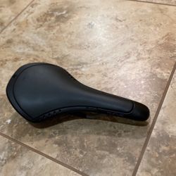 Fizik Kurve Saddle Chameleon Version