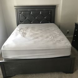 Queen Bed Set $700