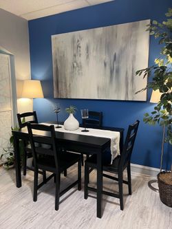Beautiful Small Dining Set Good Condition!!! Table with 4 Chairs! I can Deliver