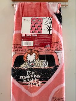 Pink Pennywise Blanket 🎈