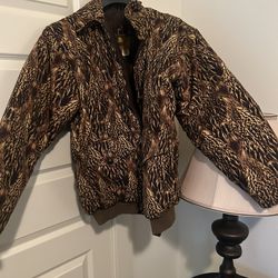 feather flage ducks in a row camo mens jacket. Insulated and very warm.. in great condition!