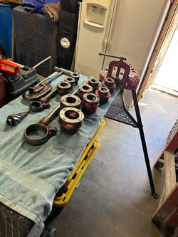 Ridgid Pipe treading Set with Tripod Stan