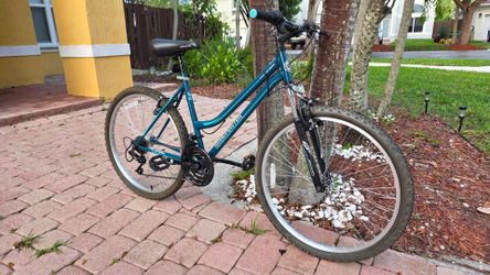 Roadmaster Granite Peak Women’s Mountain Bike – 26”