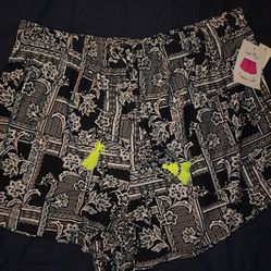 NEW Womens Black + White Shorts By Bobbie Brooks Plus 2x w/ Tags. These Are Super Soft, Light Weight