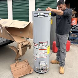 30 Gallon natural gas Water Heater 
