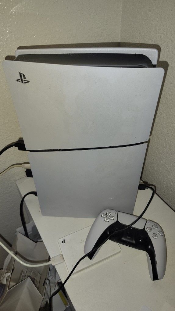 PlayStation 5 w/Controller