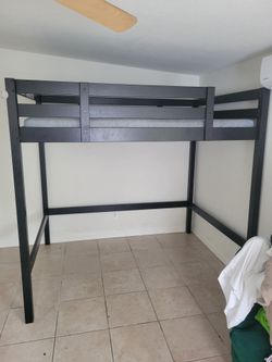 Bunk bed with mattress